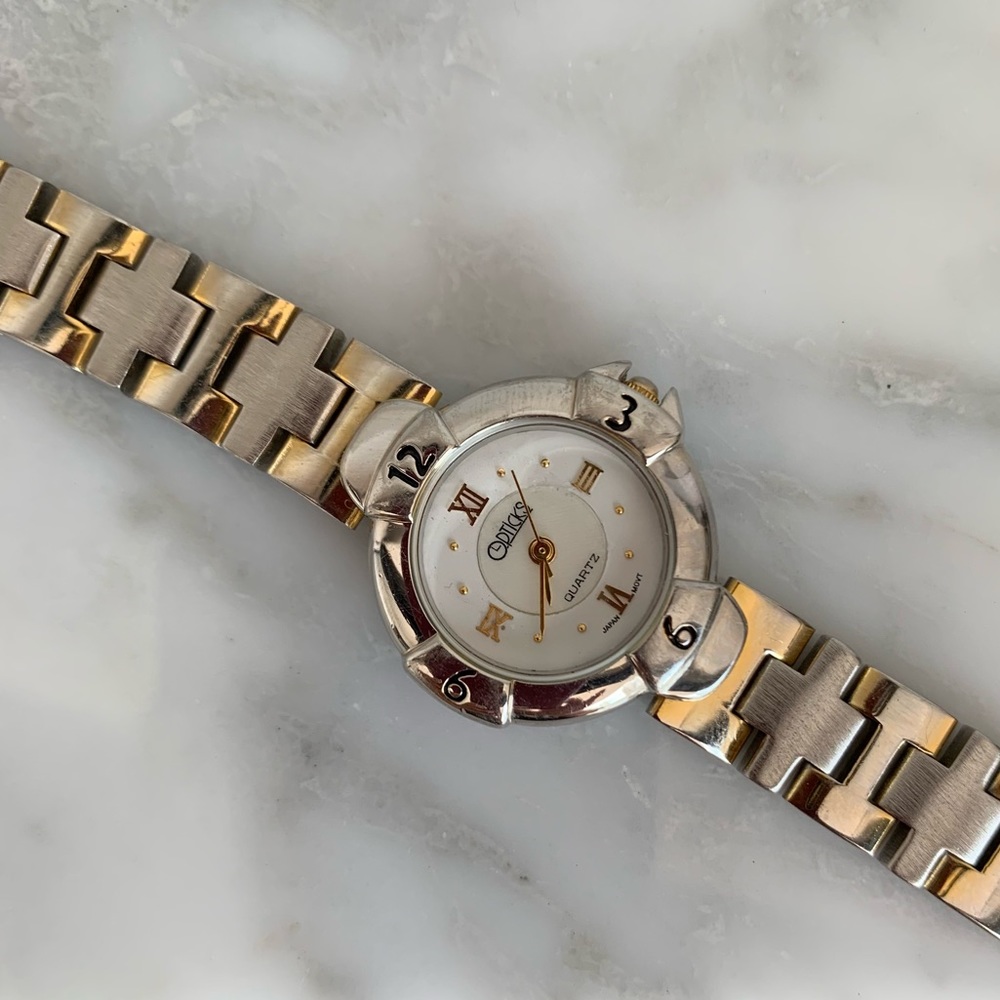 Everyday Quartz Watch, round face in stainless steel with gold accents